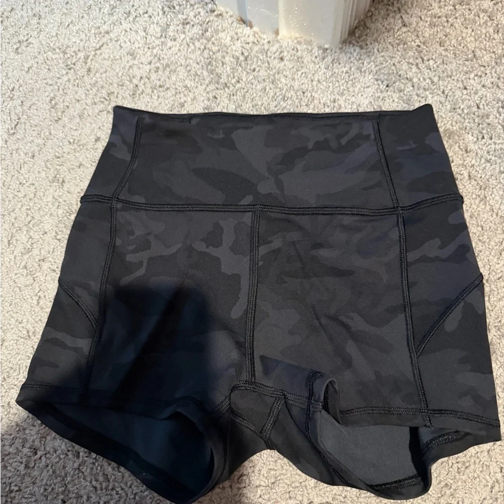lululemon  Black Camo in movement  Women Shorts